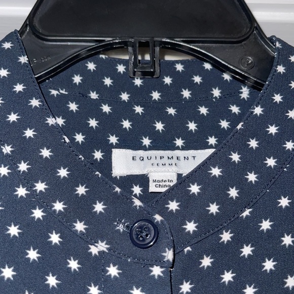 Equipment navy button down shirt with white star pattern. Size medium - Picture 3 of 6